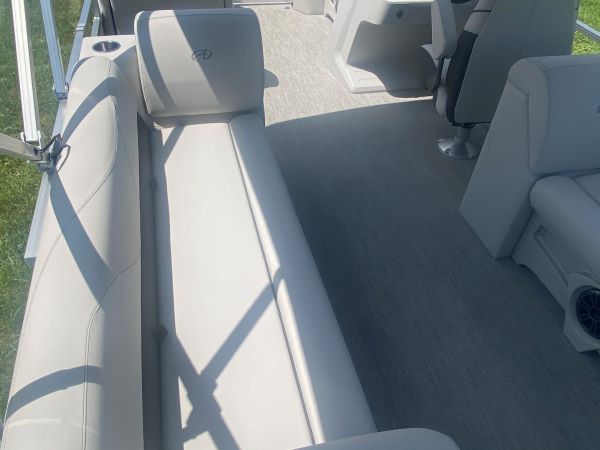 2025 Avalon VLS Quad Lounger 1980 Pontoon